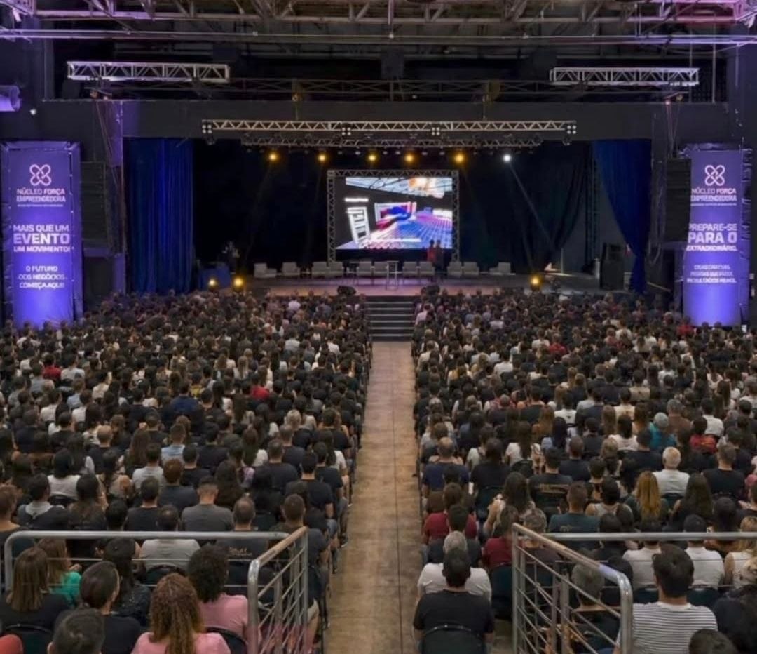 Auditório lotado com empreendedores